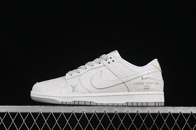 All categories Nk SB Dunk Series Nk SB Dunk Low High-end customized low-top sneakers Nike SB Dunk Low LV co-branded gray and white dark print Anniversary high-end customized low-top casual sneakers XX3168-140
